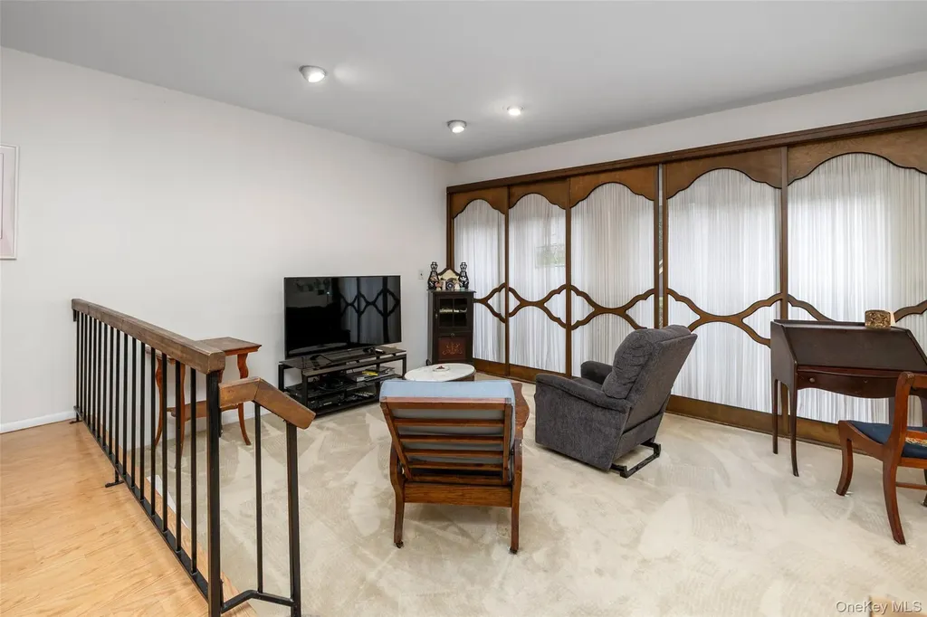 48 Southgate Circle Massapequa Park NY 11762