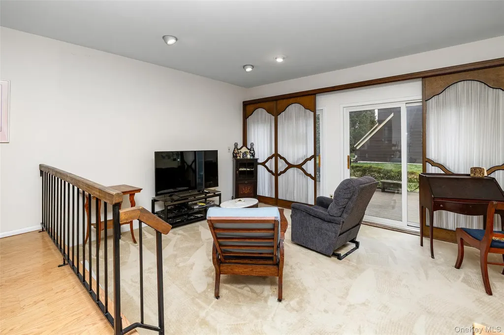 48 Southgate Circle Massapequa Park NY 11762