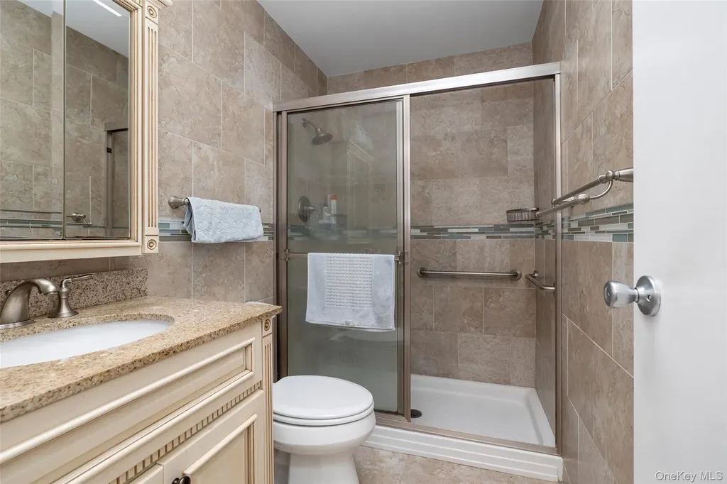 48 Southgate Circle Massapequa Park NY 11762