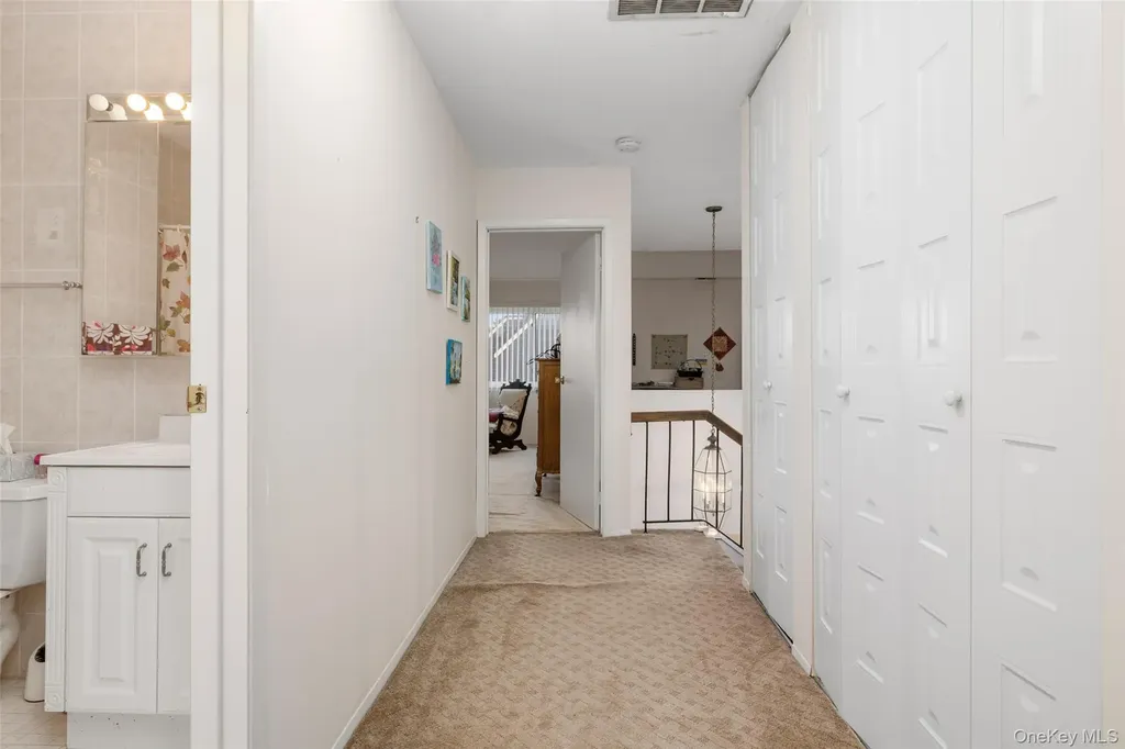 48 Southgate Circle Massapequa Park NY 11762