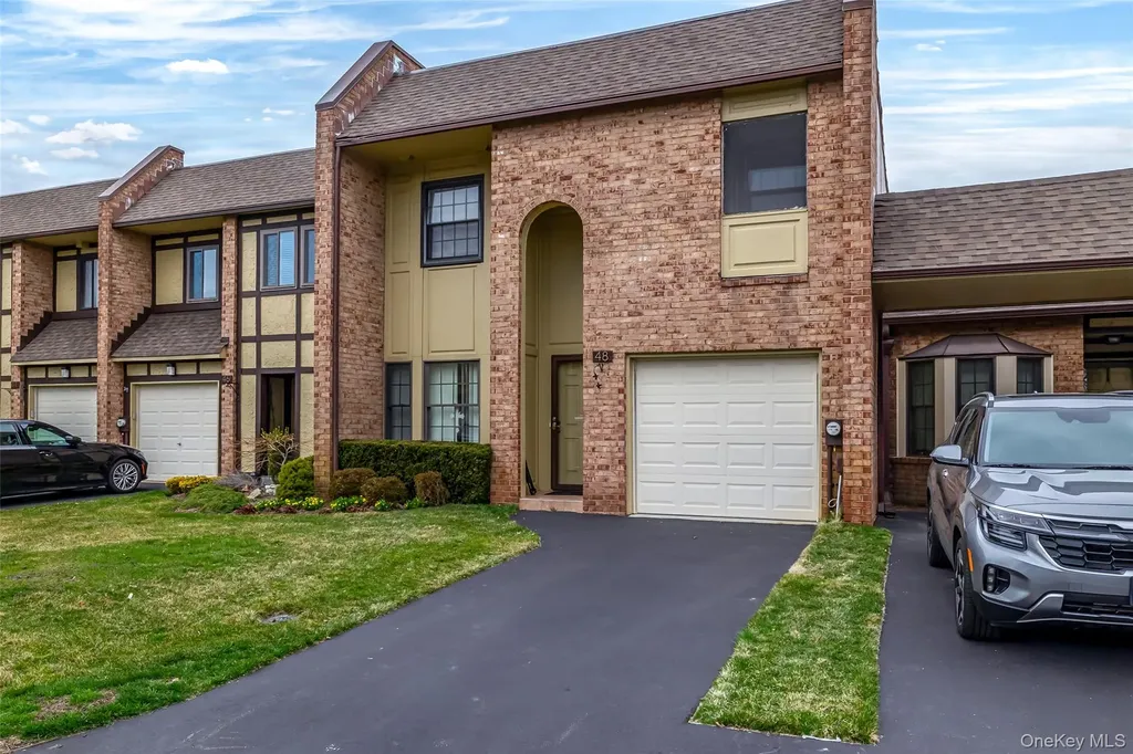 48 Southgate Circle Massapequa Park NY 11762