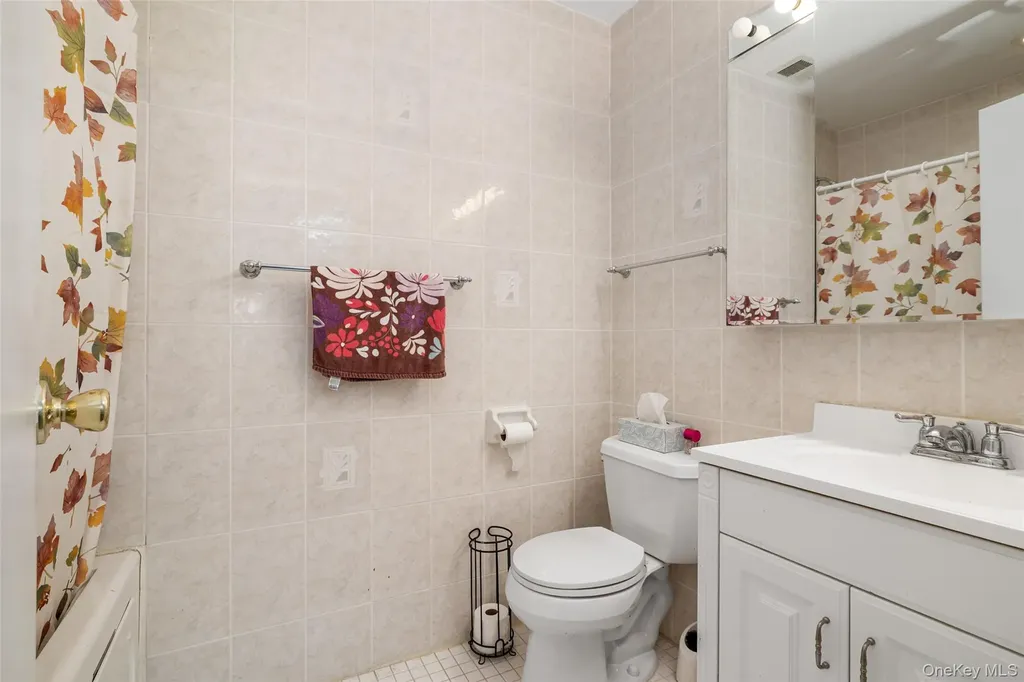 48 Southgate Circle Massapequa Park NY 11762