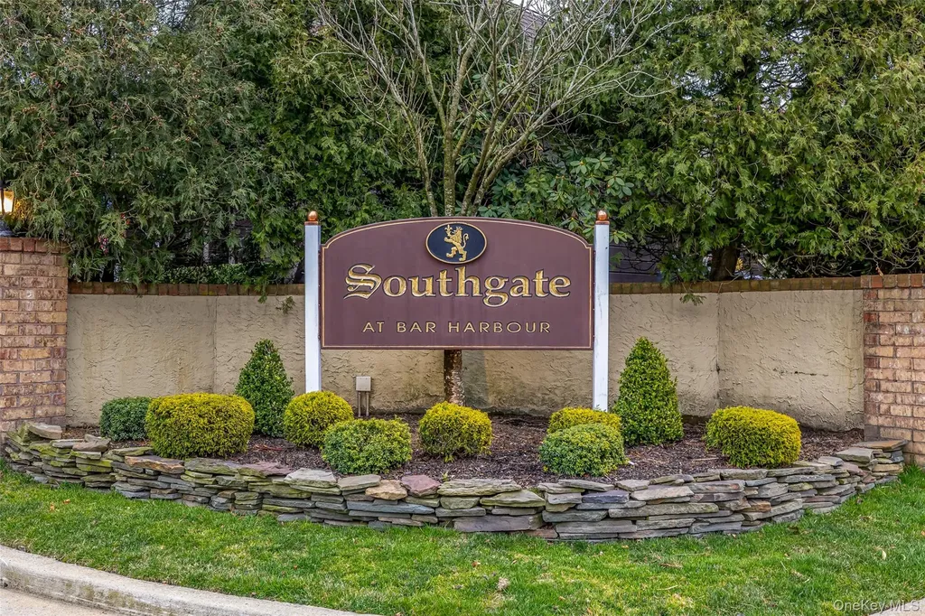 48 Southgate Circle Massapequa Park NY 11762