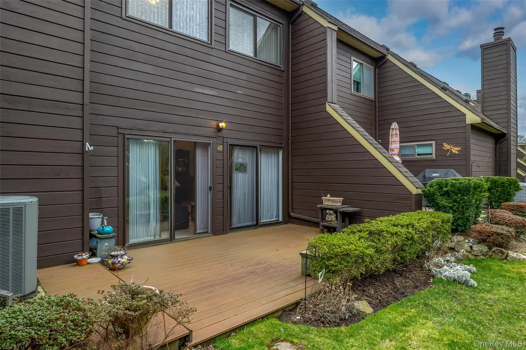 48 Southgate Circle Massapequa Park NY 11762