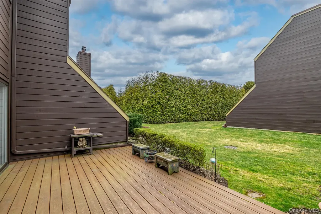 48 Southgate Circle Massapequa Park NY 11762