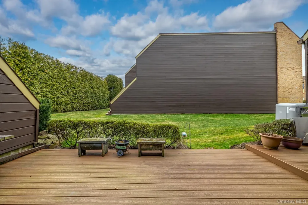 48 Southgate Circle Massapequa Park NY 11762