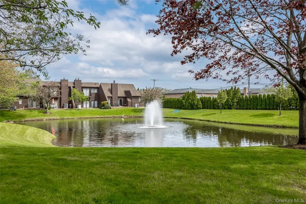 48 Southgate Circle Massapequa Park NY 11762