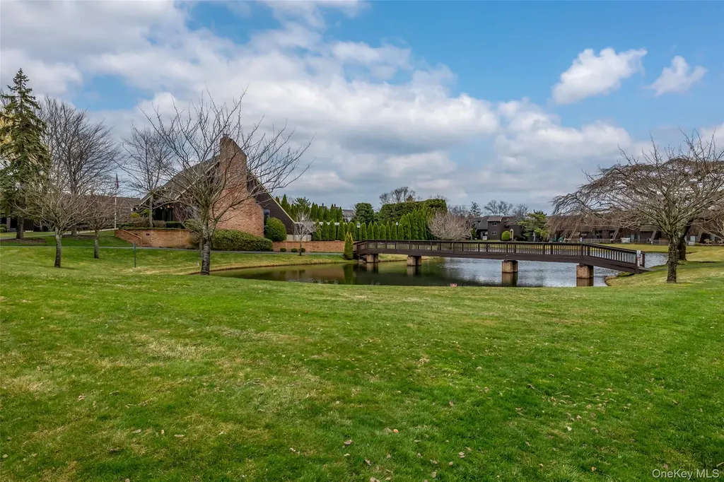 48 Southgate Circle Massapequa Park NY 11762