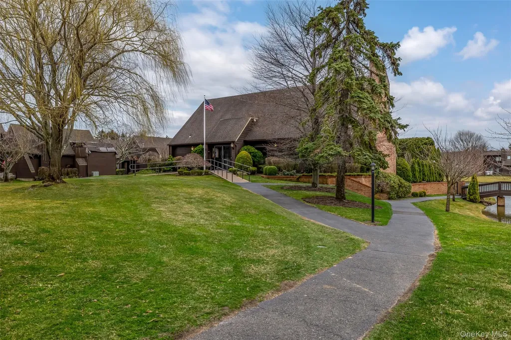 48 Southgate Circle Massapequa Park NY 11762