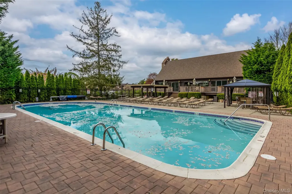 48 Southgate Circle Massapequa Park NY 11762