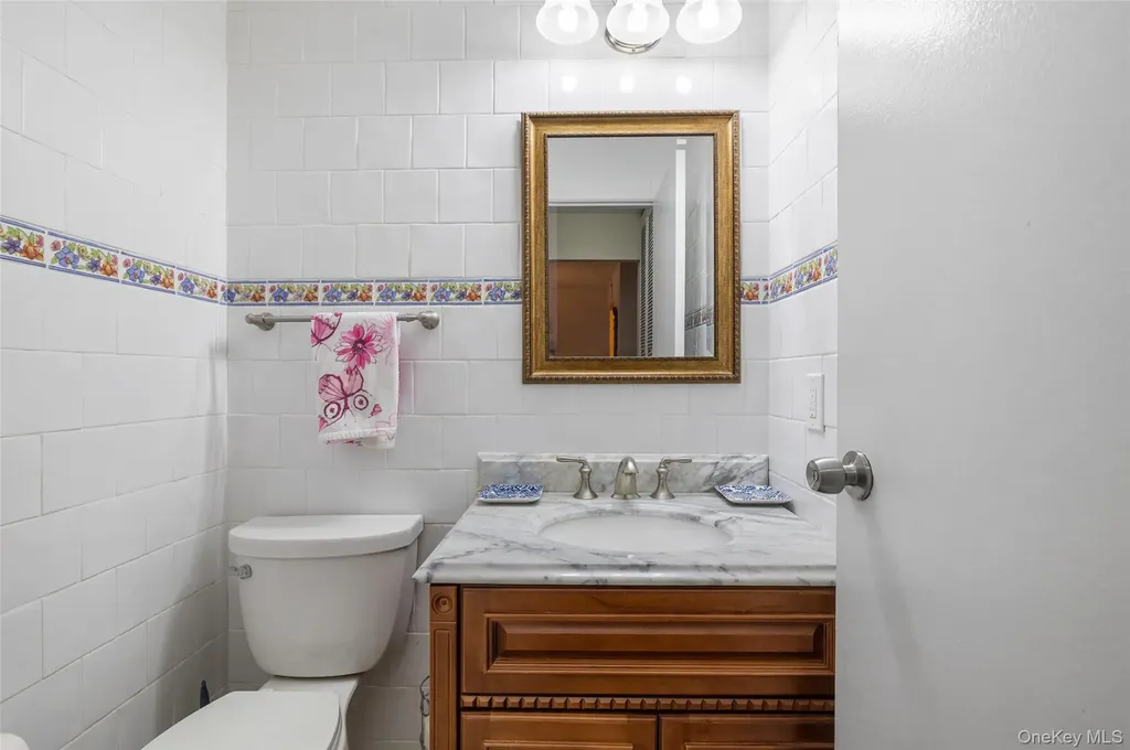 48 Southgate Circle Massapequa Park NY 11762