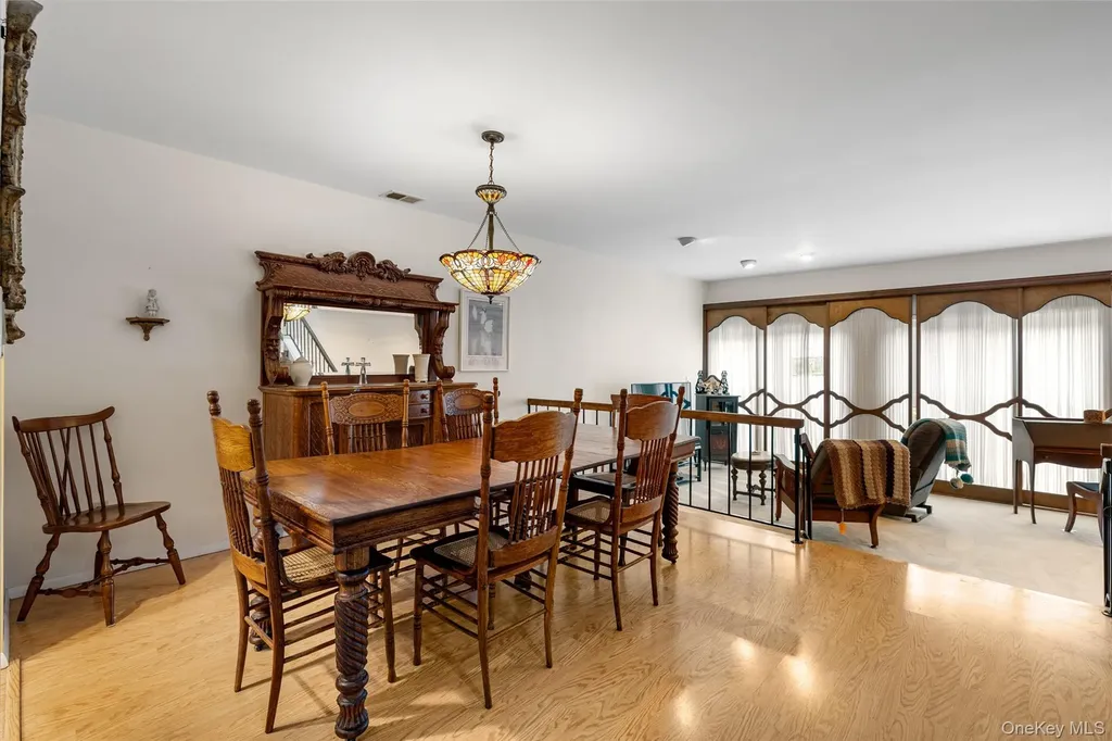 48 Southgate Circle Massapequa Park NY 11762
