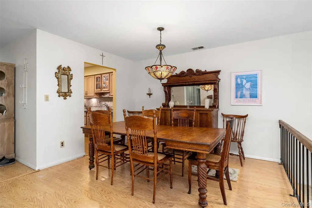 48 Southgate Circle Massapequa Park NY 11762