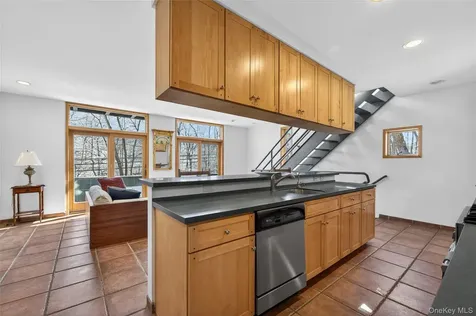 428 Harbor Road Laurel Hollow NY 11724