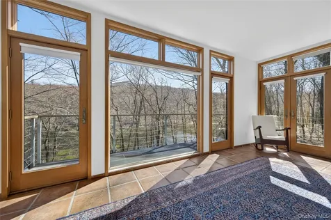 428 Harbor Road Laurel Hollow NY 11724