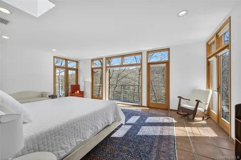 428 Harbor Road Laurel Hollow NY 11724