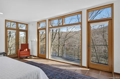 428 Harbor Road Laurel Hollow NY 11724