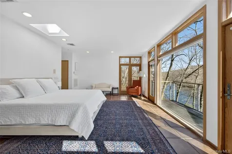 428 Harbor Road Laurel Hollow NY 11724