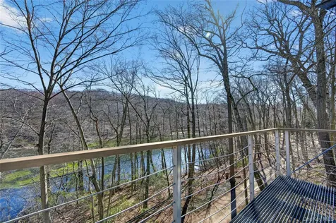 428 Harbor Road Laurel Hollow NY 11724