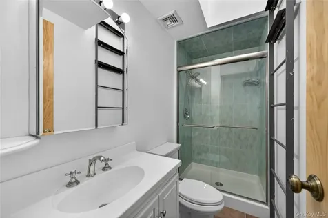 428 Harbor Road Laurel Hollow NY 11724