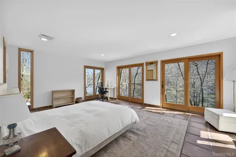 428 Harbor Road Laurel Hollow NY 11724