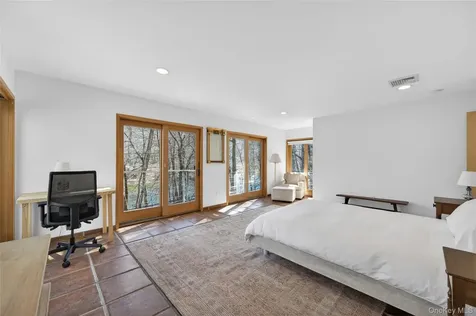428 Harbor Road Laurel Hollow NY 11724