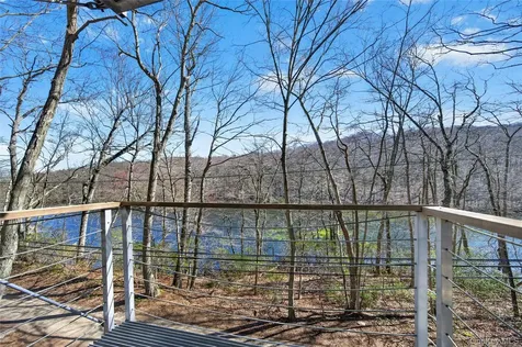 428 Harbor Road Laurel Hollow NY 11724