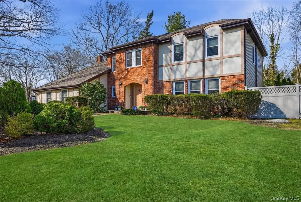 10 Weatherstone Way Smithtown NY 11787