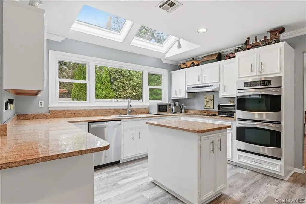 10 Weatherstone Way Smithtown NY 11787