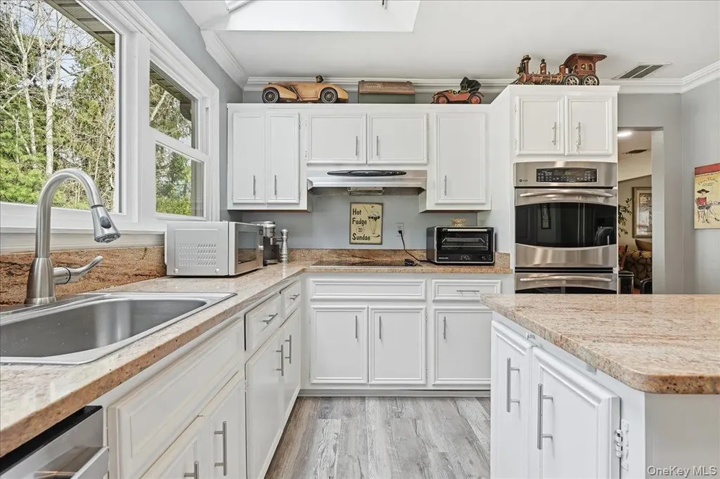 10 Weatherstone Way Smithtown NY 11787