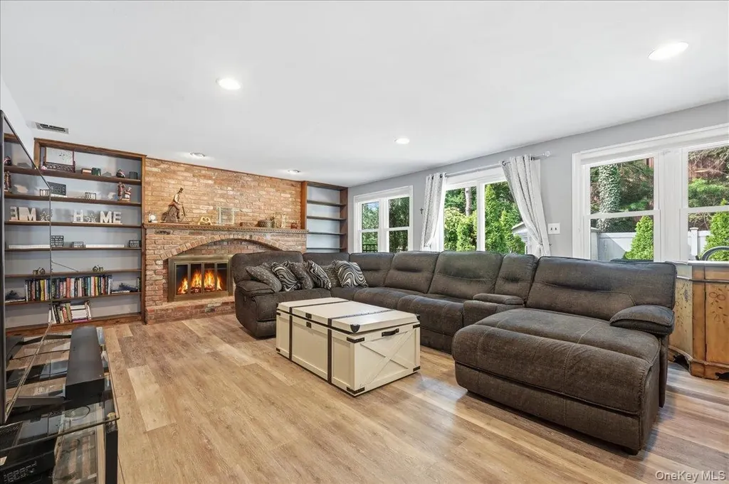 10 Weatherstone Way Smithtown NY 11787