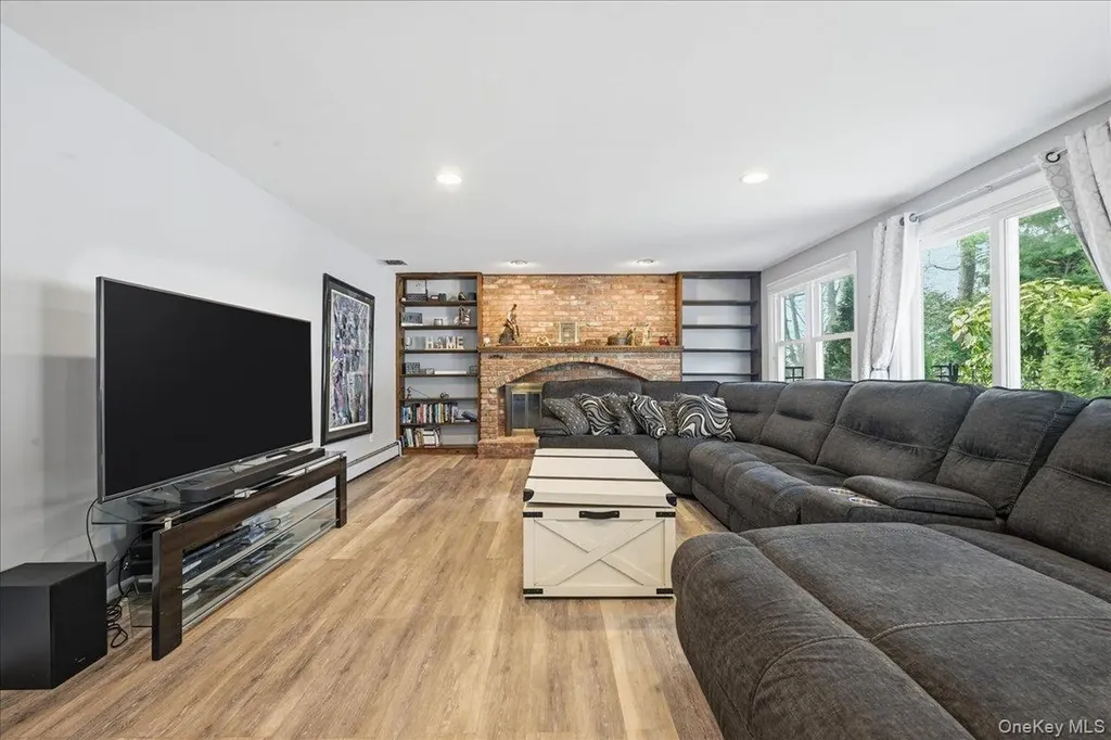 10 Weatherstone Way Smithtown NY 11787