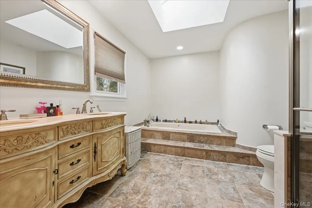 10 Weatherstone Way Smithtown NY 11787