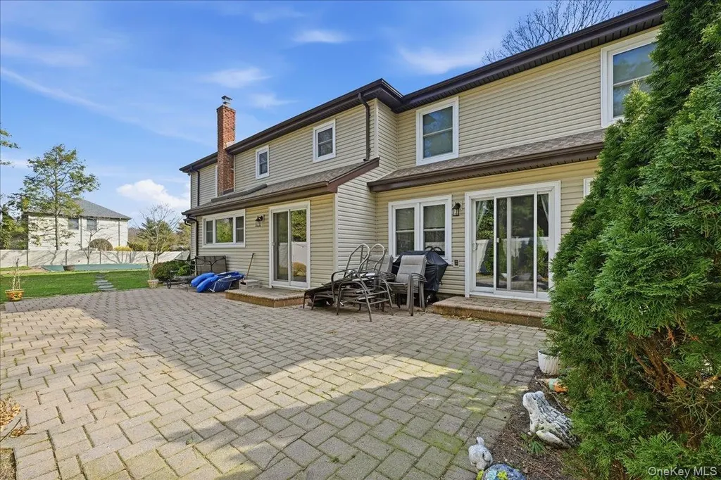 10 Weatherstone Way Smithtown NY 11787