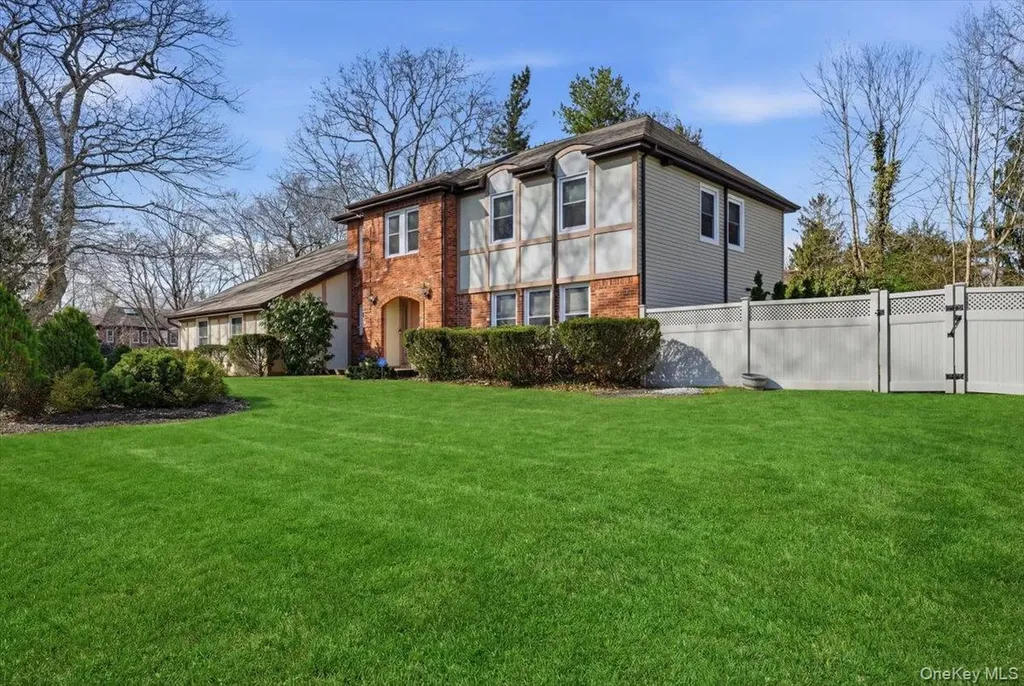 10 Weatherstone Way Smithtown NY 11787