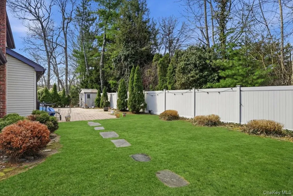 10 Weatherstone Way Smithtown NY 11787