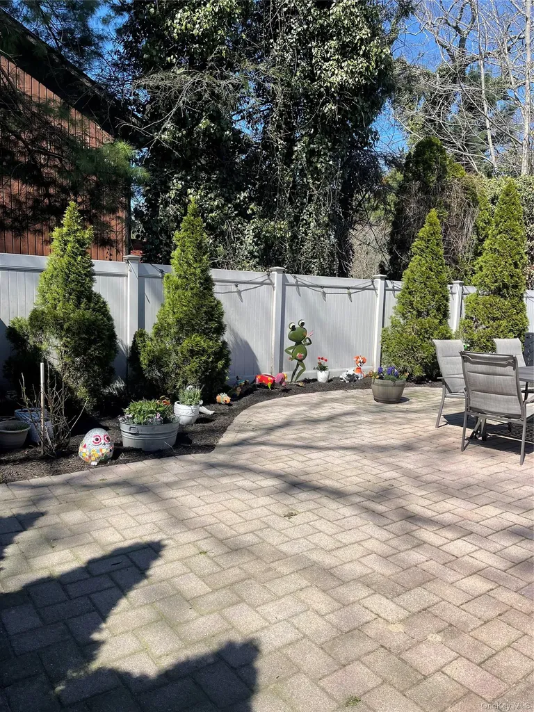 10 Weatherstone Way Smithtown NY 11787