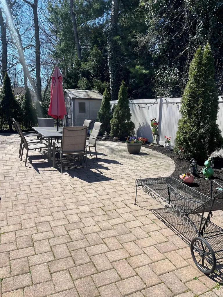 10 Weatherstone Way Smithtown NY 11787