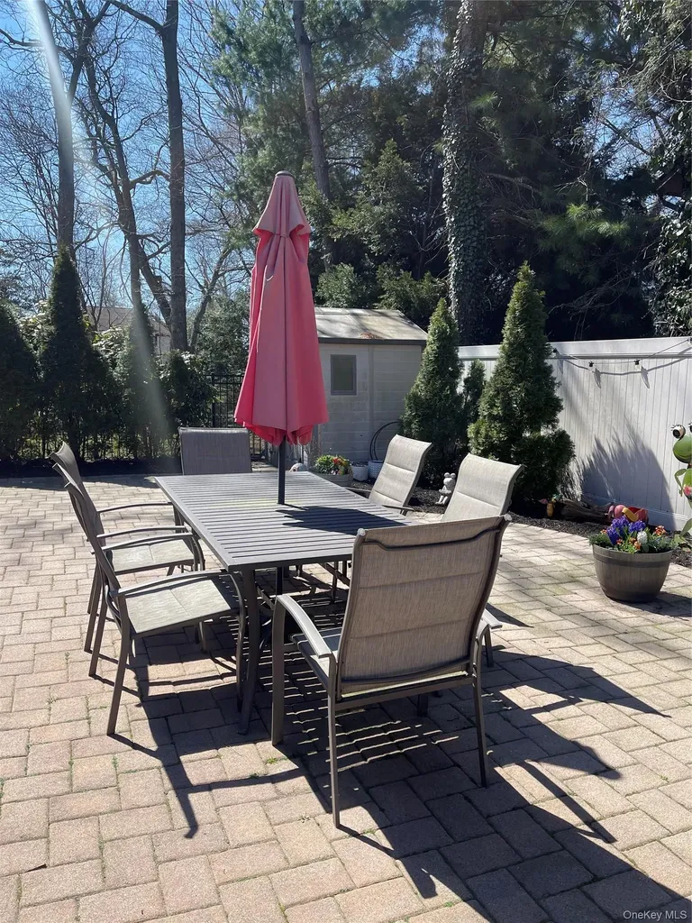 10 Weatherstone Way Smithtown NY 11787