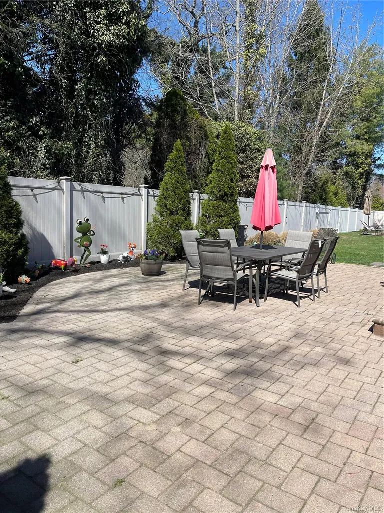 10 Weatherstone Way Smithtown NY 11787