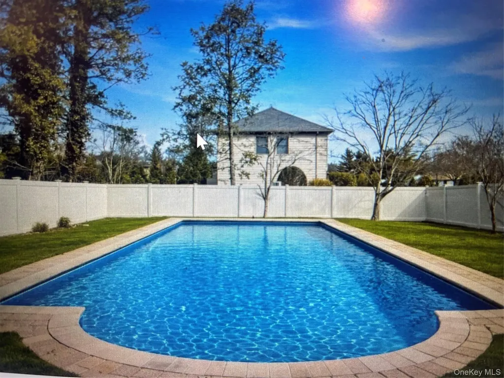 10 Weatherstone Way Smithtown NY 11787