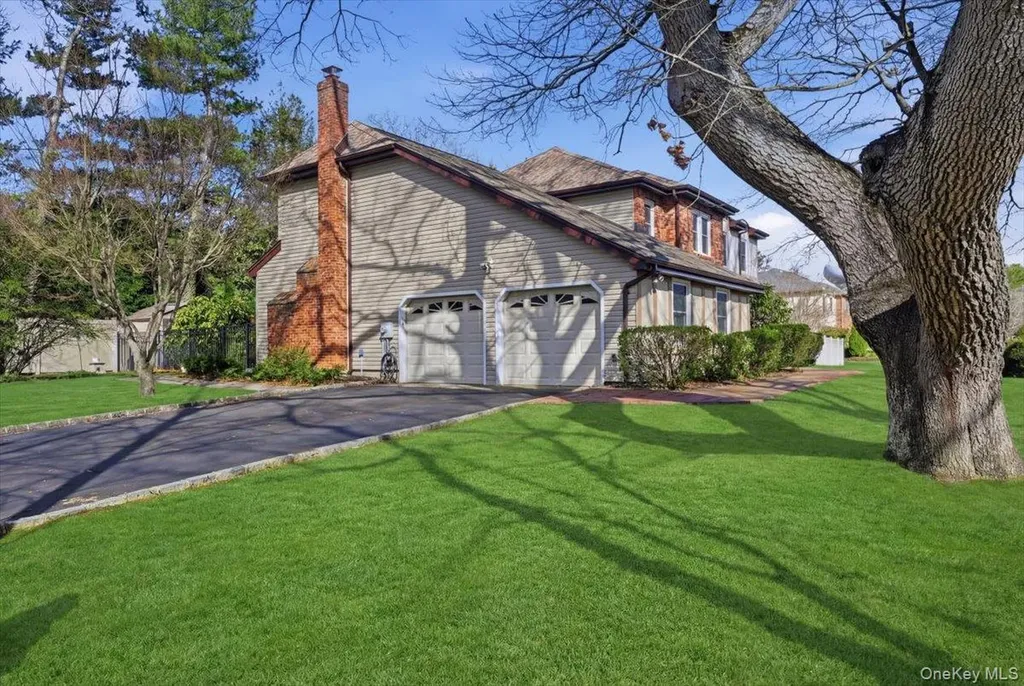 10 Weatherstone Way Smithtown NY 11787