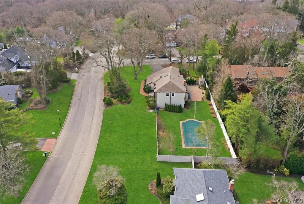 10 Weatherstone Way Smithtown NY 11787