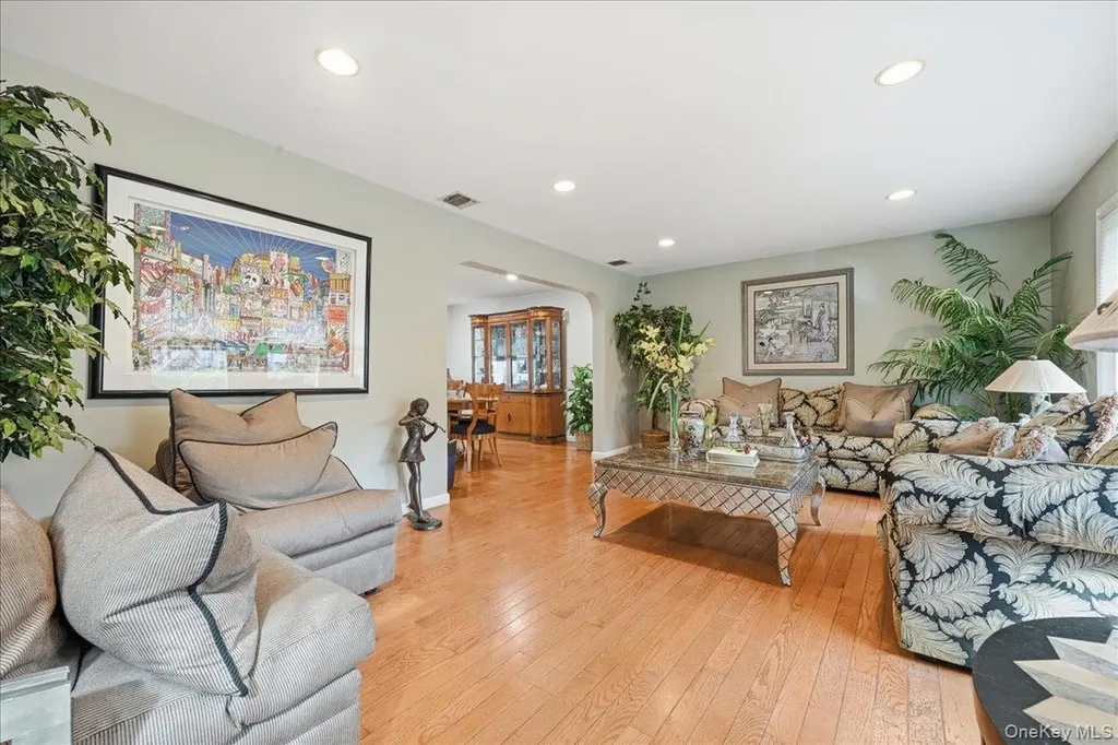 10 Weatherstone Way Smithtown NY 11787