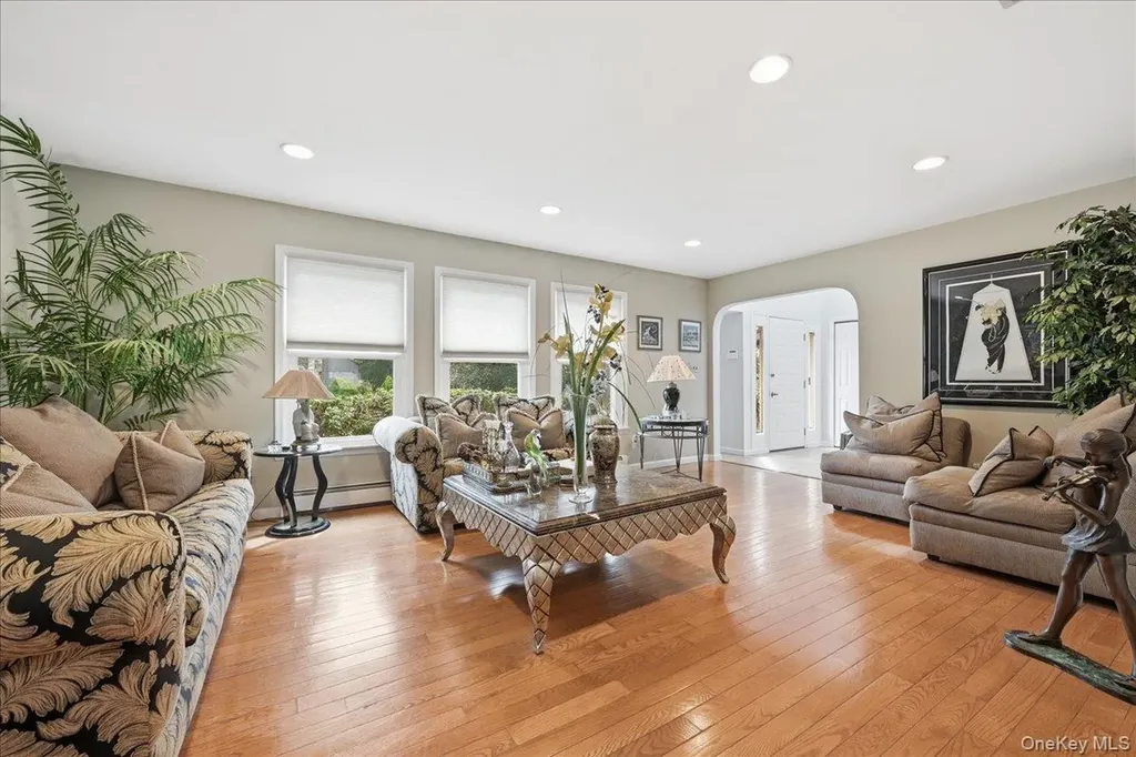 10 Weatherstone Way Smithtown NY 11787
