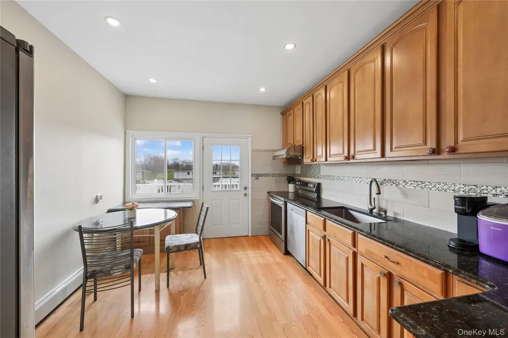 40 Scholar Lane Commack NY 11725