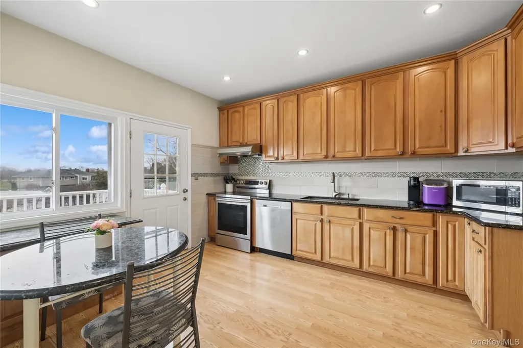 40 Scholar Lane Commack NY 11725