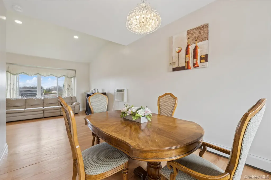 40 Scholar Lane Commack NY 11725