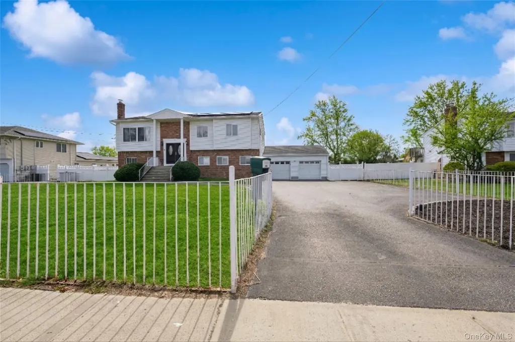 40 Scholar Lane Commack NY 11725