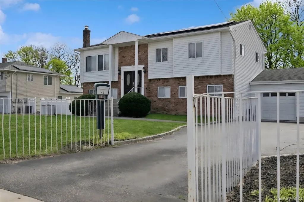 40 Scholar Lane Commack NY 11725